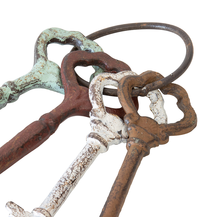 Willow &amp; Silk Antique Metal 24cm Mixed Rusty 4 Skeleton Keys On Ring